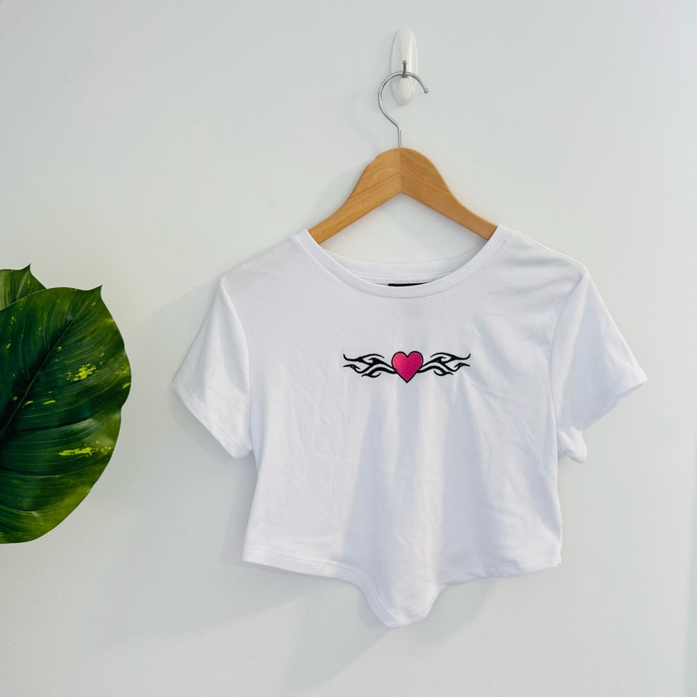 URBAN PLANET | Graphic Cropped Short Sleeve Tee Size Large